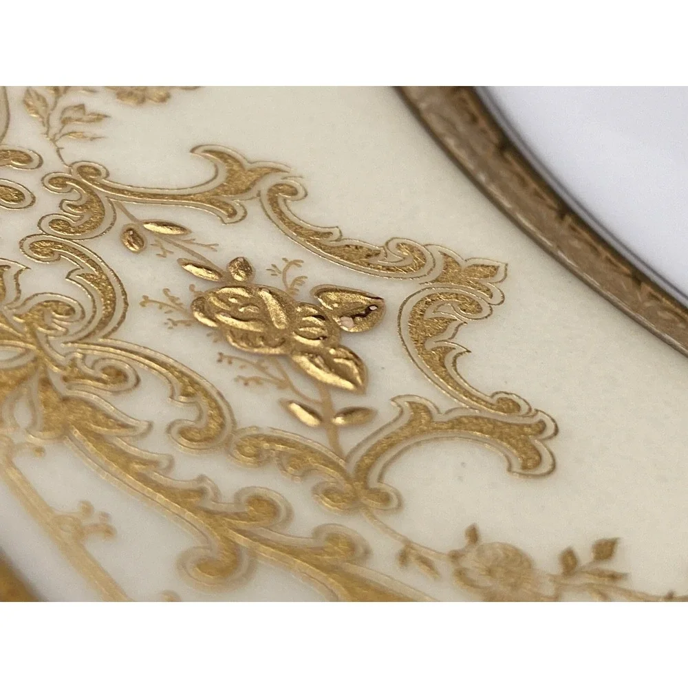 Antique Hutschenreuther Hohenberg Beautiful Intricate Ivory & Gold Plate 10.75